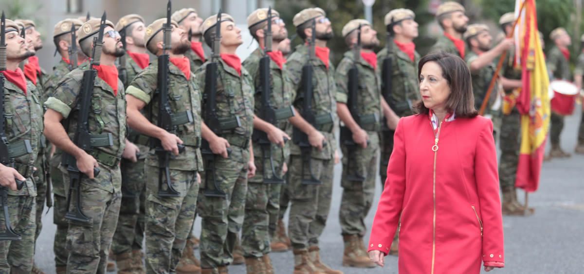 La ministra de Defensa, Margarita Robles, pasa revista a la tropa | Imagen: Ministerio de Defensa