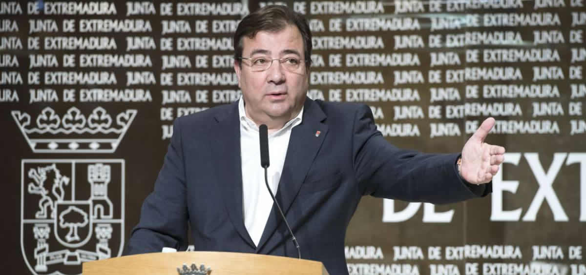 Guillermo Fernández Vara, presidente de Extremadura, durante la presentación del decreto ley que controlará el juego y las casas de apuestas