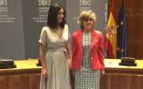 Carmen Móntón junto a María Luisa Carcedo, ministras de Sanidad durante el mandato de Pedro Sánchez