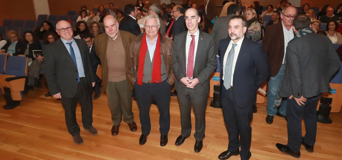 El consejero de Sanidad, Jesús Vázquez Almuiña, durante la presentación del nuevo modelo de Atención Primaria de Galicia junto a otros responsables del Sergas.