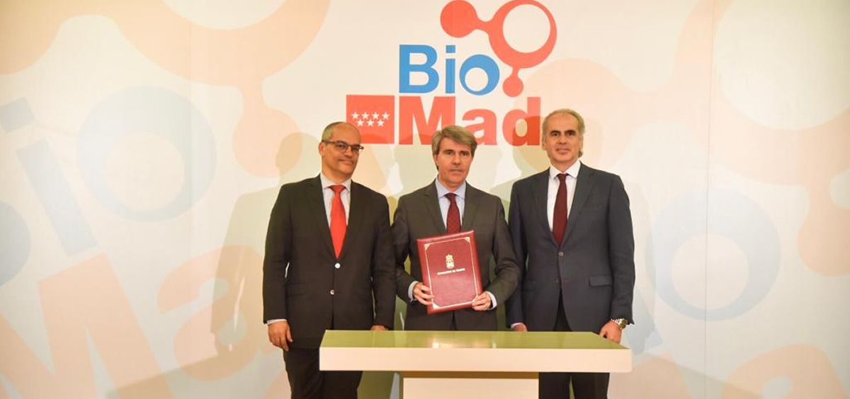 Rafael van Grieken, Ángel Garrido y Enrique Ruiz Escudero, durante la firma del protocolo de creación de BioMad | Foto: Miguel Ángel Escobar