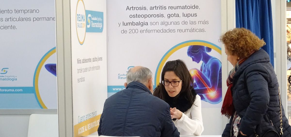Actividad informativa 'Reumasalud 2019' de la Fundación Española de Reumatología en el centro comercial L’Aljub de Elche