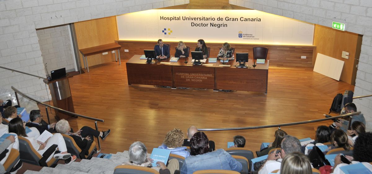 Momento de la presentación del Libro Blanco de la Ostomía en España