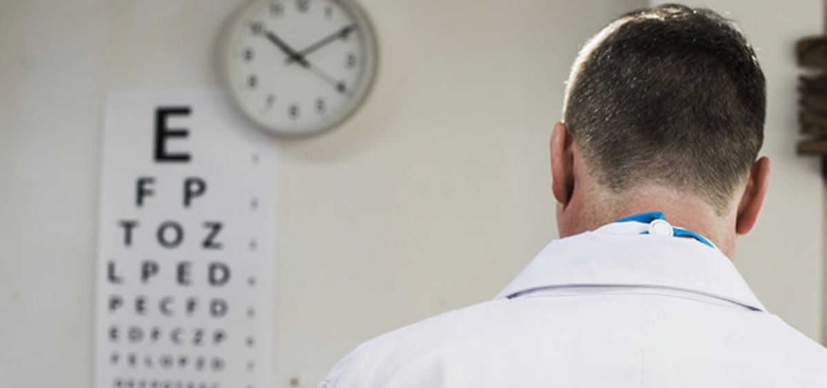 Especialistas en oftalmología analizan la evolución del tratamiento de la DMAEn, principal causa de pérdida de visión grave e irreversible