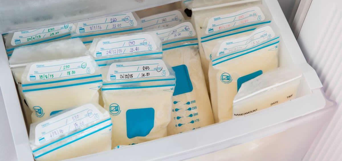La leche extraída se congela a -20º C y se entrega en un plazo máximo de 15 días