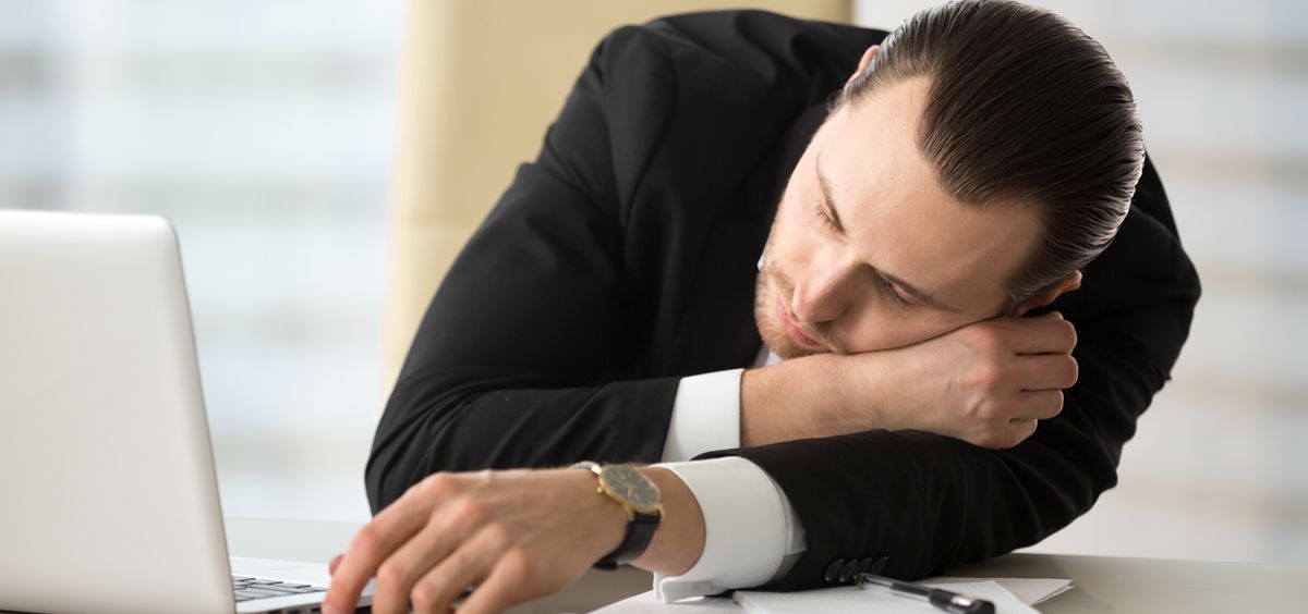 Uno de los principales síntomas de la narcolepsia es la excesiva somnolencia durante el día (Foto. Freepik)