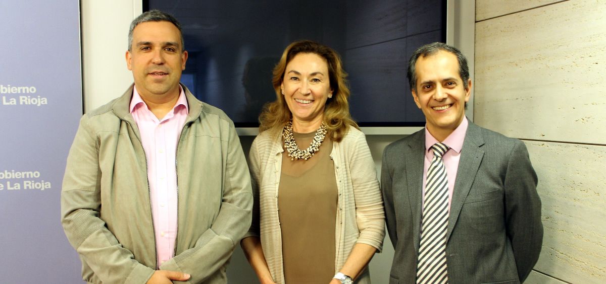La consejera de Salud de La Rioja, María Martín, junto a los miembros del Cibir que han identificado el nuevo mecanismo implicado en el desarrollo de tumores