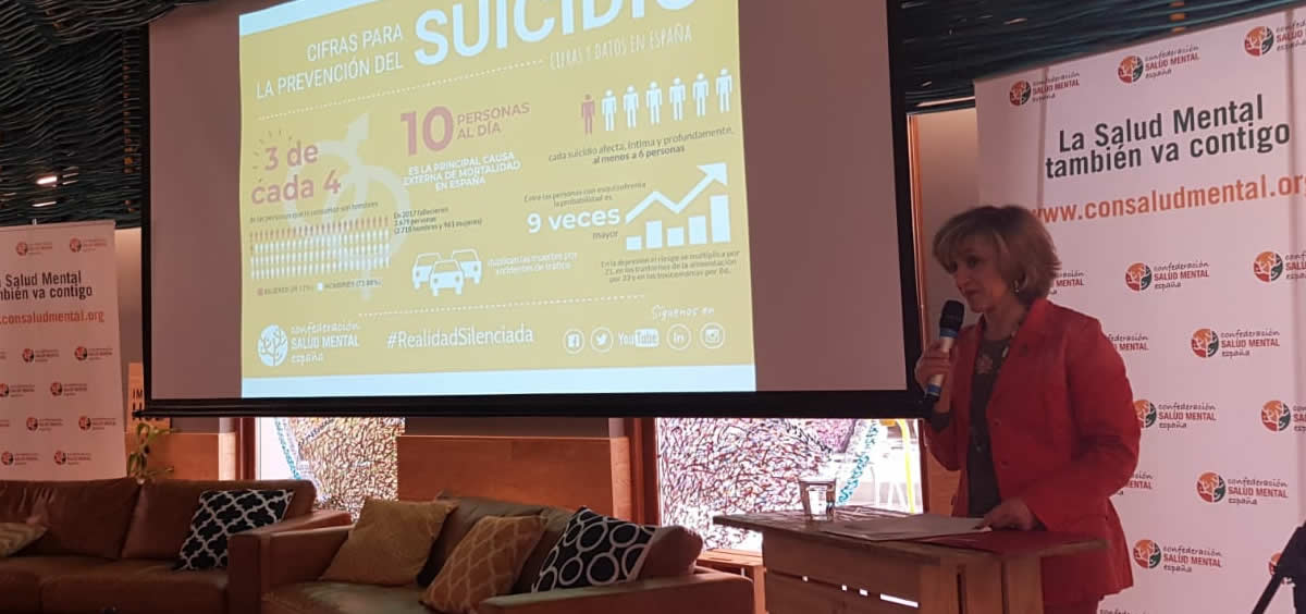 La ministra de Sanidad, María Luisa Carcedo, durante la inauguración de la jornada para la prevención del suicidio