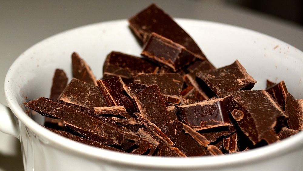 Comer chocolate negro mejora la presión arterial