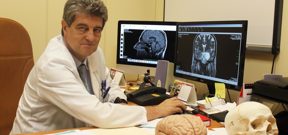 El doctor Roberto Martínez, jefe de la Unidad de Neurocirugía Funcional del Hospital Ruber Internacional