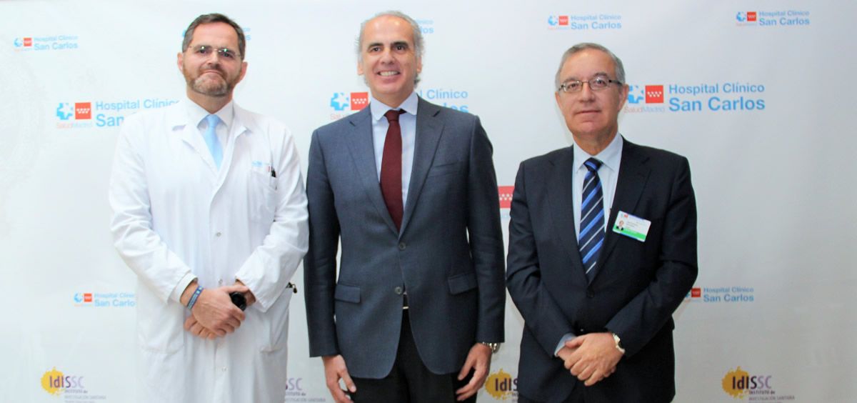El consejero de sanidad, Enrique Ruiz Escudero, visita la primera unidad creada en España de cáncer hereditario en su 20 aniversario