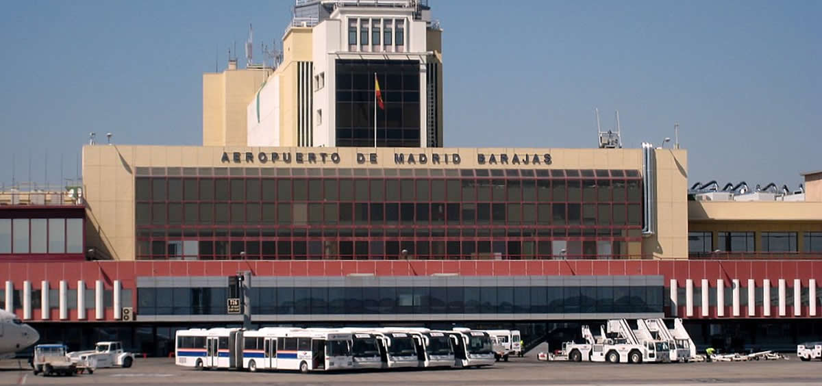 Fachada del Aeropuerto Madrid-Barajas, una de las bases que ha tenido gran presencia en los dispositivos aéreos de trasplante (Foto. Wikipedia)