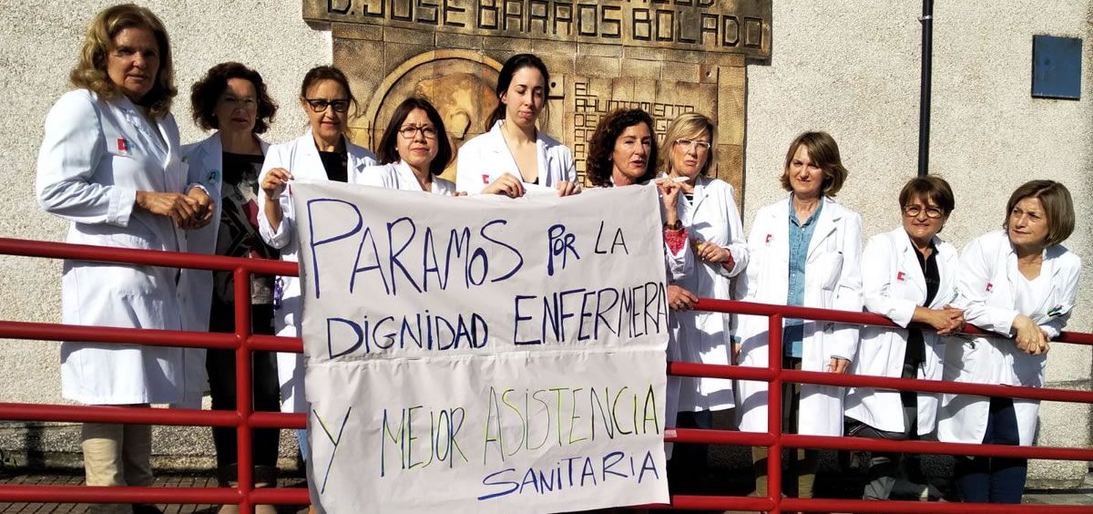Un grupo de profesionales de Enfermería protesta en Cantabria | Foto: Satse