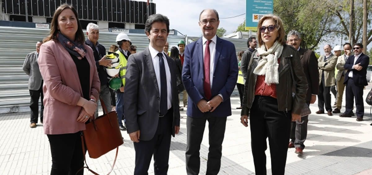 El presidente de Aragón, Javier Lambán, y el alcalde de Huesca, Luis Felipe, han visitado las obras del centro de salud ''Los Olivos'' de Huesca
