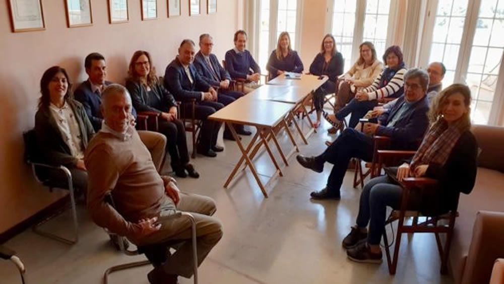 Los representantes del PSOE de Menorca, reunidos con la consejera de Salud de Baleares, Patricia Gómez