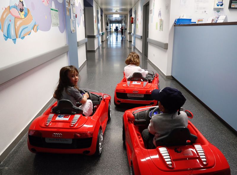 Nuevos coches eléctricos para evitar la ansiedad de los niños antes de una operación