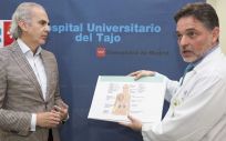 El consejero de Sanidad de la Comunidad de Madrid, Enrique Ruíz Escudero, durante su visita al Hospital Universitario del Tajo