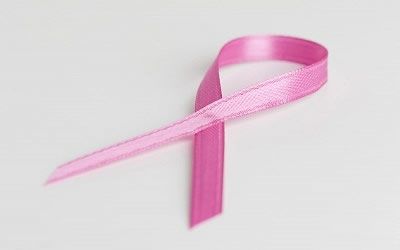 El ejercicio moderado ayuda a prevenir el cáncer de mama, especialmente en la postmenopausia