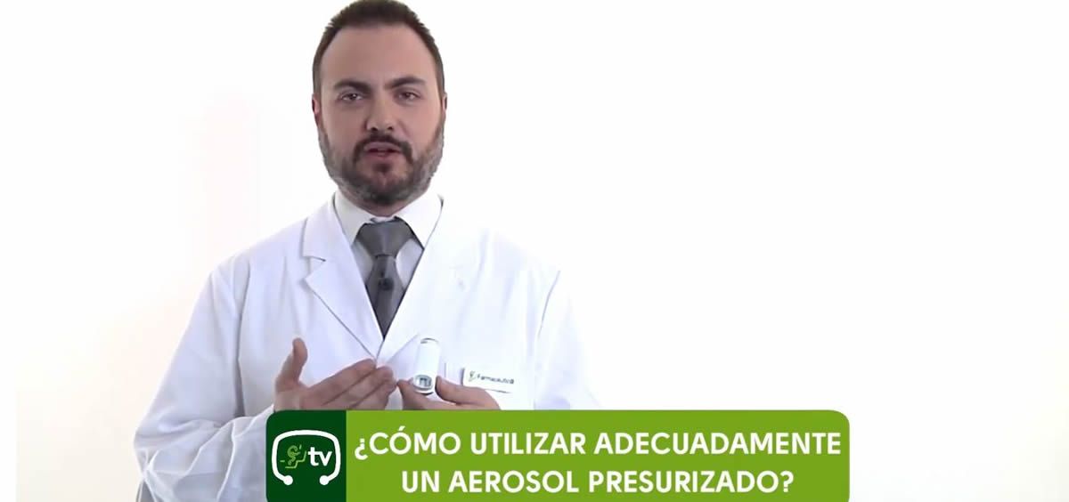 Videoconsejo sanitario sobre cómo utilizar correctamente un inhalador aerosol presurizado, impartido por el farmacéutico Iván Espada
