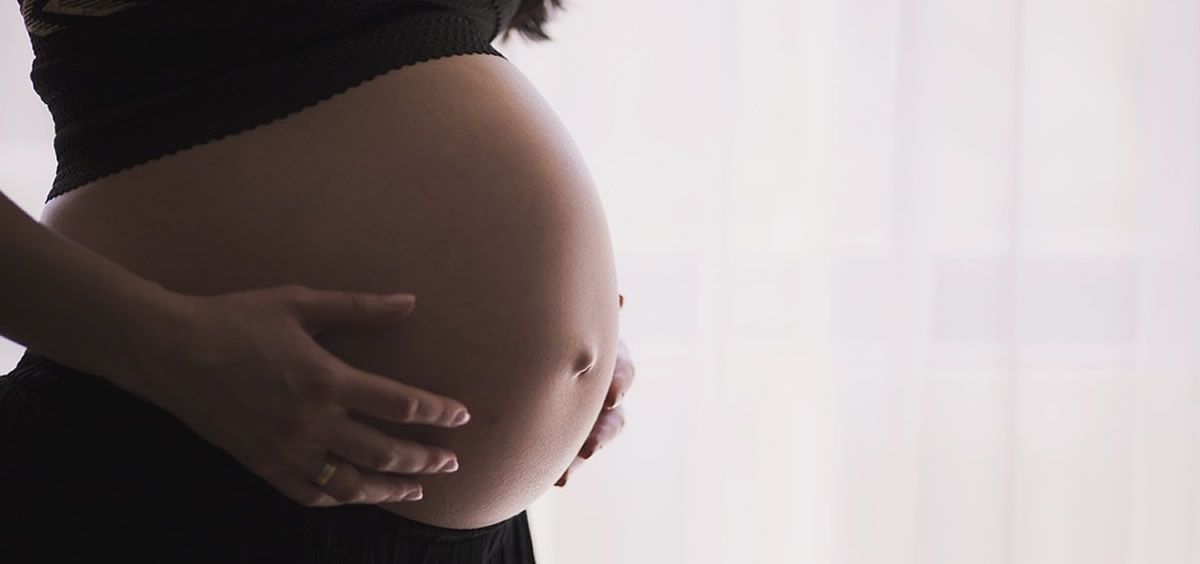 La prueba no invasiva de ADN fetal libre en sangre materna ha reducido el número de amniocentesis innecesarias y sus efectos adversos