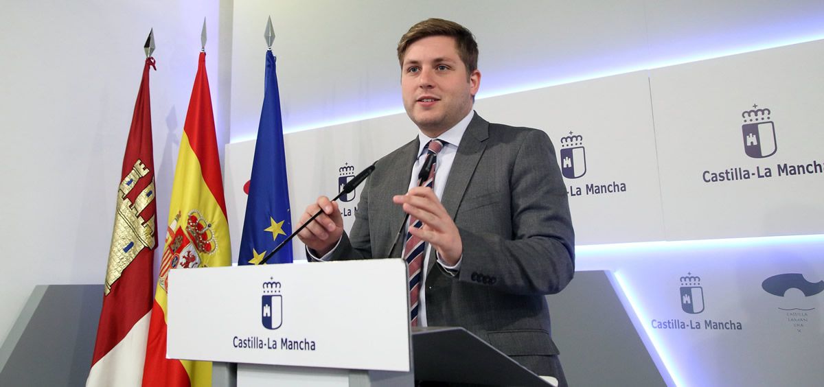 El portavoz en funciones de Castilla La Mancha, Nacho Hernando, detallando la oferta MIR de este año