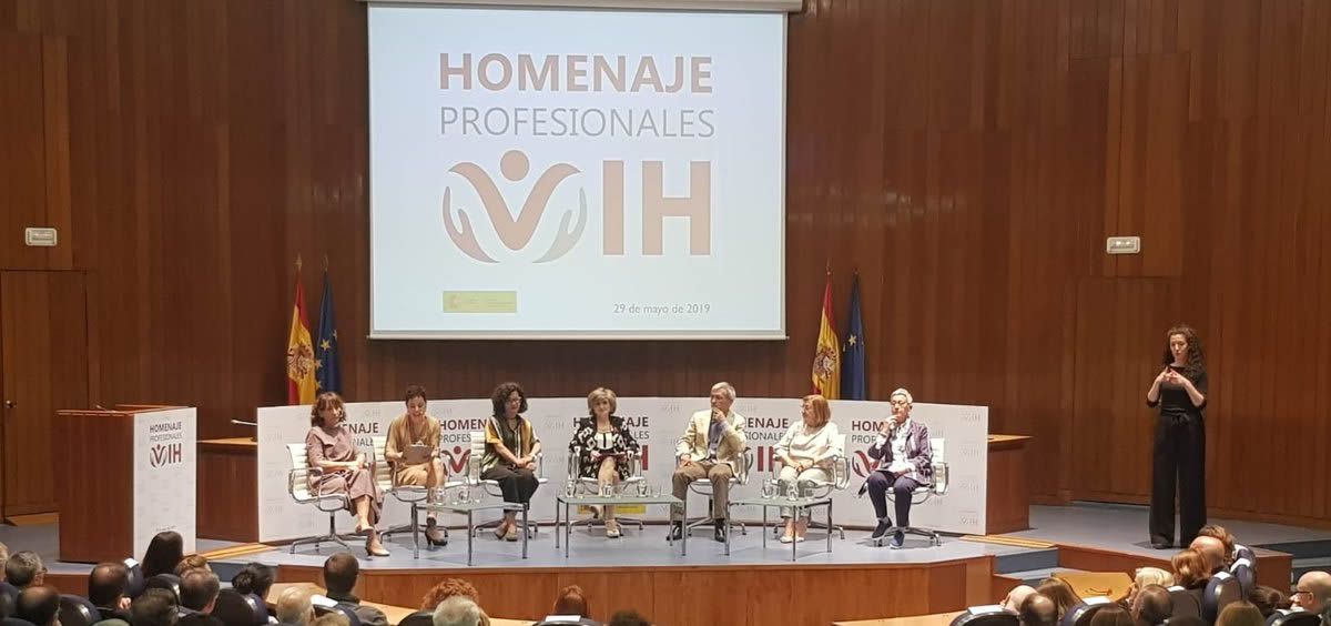 Homenaje a los profesionales sanitarios que han trabajado en el abordaje del virus del VIH, presidido por María Luisa Carcedo, ministra de Sanidad
