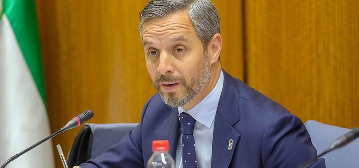 El consejero de Hacienda, Industria y Energía, Juan Bravo, en el Parlamento de Andalucía.