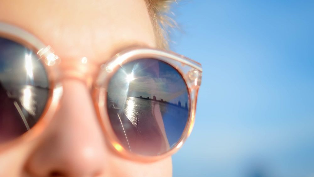 Los riesgos para la salud de usar gafas de sol de mercadillos y top manta