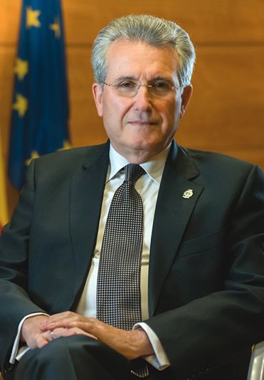 presidente consejo colegios medicos andalucia emilio garcia de la torre